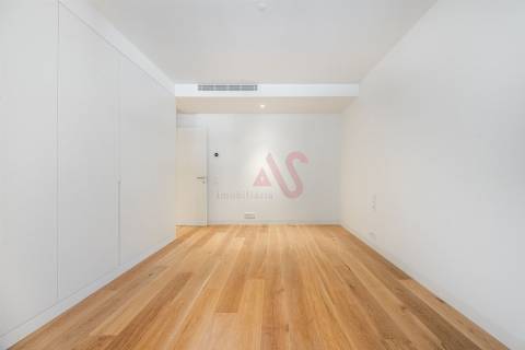 Apartamento T2 NOVO de LUXO,no Miramar Tower no Porto, com Ginásio no 15º Piso e Segurança Permanent