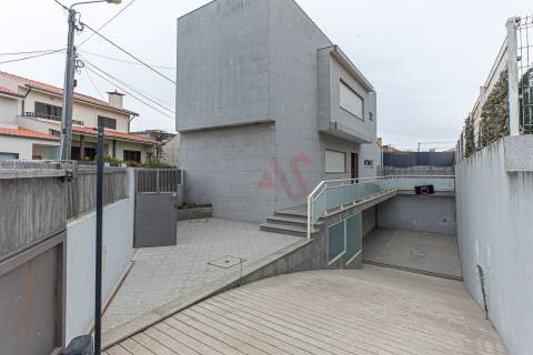 Moradia T3 de LUXO a poucos minutos do Centro de Matosinhos – Espaço, Conforto e Localização!