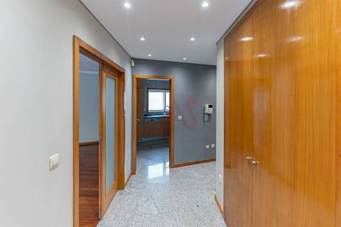 Moradia T3 de LUXO a poucos minutos do Centro de Matosinhos – Espaço, Conforto e Localização!