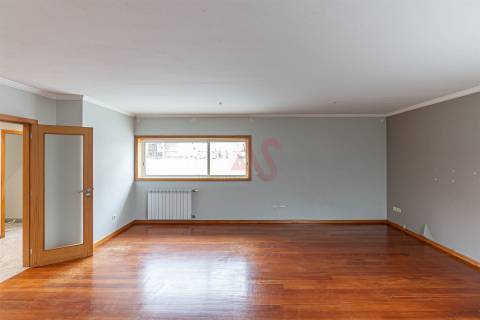 Moradia T3 de LUXO a poucos minutos do Centro de Matosinhos – Espaço, Conforto e Localização!
