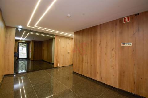 Apartamento T3 NOVO com 2 Varandas espaçosas , 1 Lugar de Garagem, 3 Quartos, em Famões, Odivelas