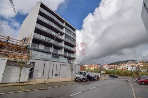Apartamento T3 NOVO com 2 Varandas espaçosas , 1 Lugar de Garagem, 3 Quartos, em Famões, Odivelas