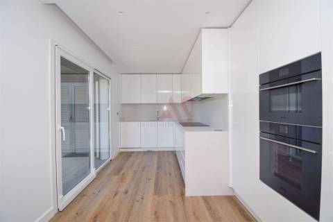 Apartamento T3 NOVO com 2 Varandas espaçosas , 1 Lugar de Garagem, 3 Quartos, em Famões, Odivelas