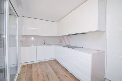 Apartamento T3 NOVO com 2 Varandas espaçosas , 1 Lugar de Garagem, 3 Quartos, em Famões, Odivelas