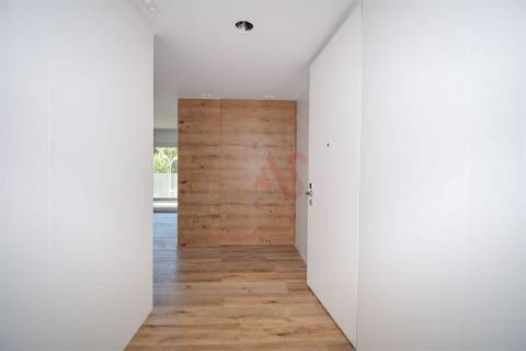 Apartamento T3 NOVO com 2 Varandas espaçosas , 1 Lugar de Garagem, 3 Quartos, em Famões, Odivelas
