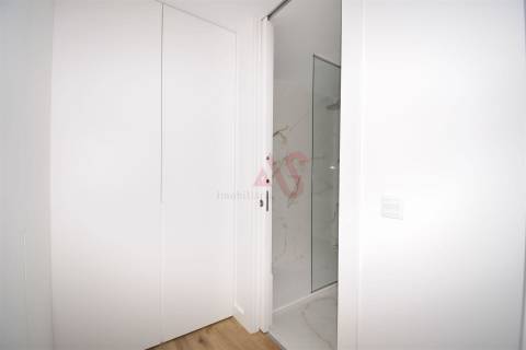 Apartamento T3 NOVO com 2 Varandas espaçosas , 1 Lugar de Garagem, 3 Quartos, em Famões, Odivelas