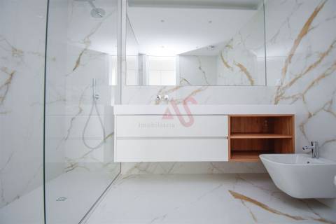 Apartamento T3 NOVO com 2 Varandas espaçosas , 1 Lugar de Garagem, 3 Quartos, em Famões, Odivelas