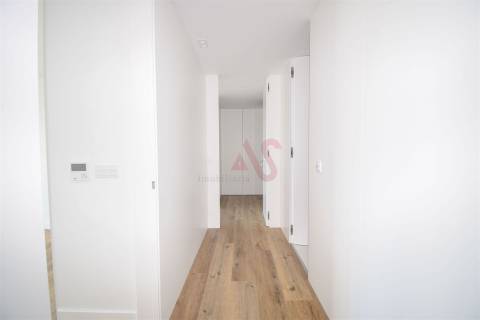 Apartamento T3 NOVO com 2 Varandas espaçosas , 1 Lugar de Garagem, 3 Quartos, em Famões, Odivelas