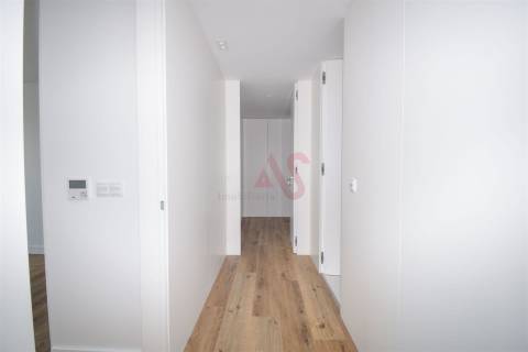 Apartamento T3 NOVO com 2 Varandas espaçosas , 1 Lugar de Garagem, 3 Quartos, em Famões, Odivelas
