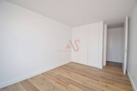 Apartamento T3 NOVO com 2 Varandas espaçosas , 1 Lugar de Garagem, 3 Quartos, em Famões, Odivelas