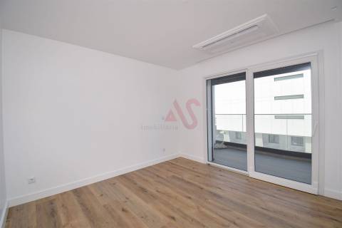 Apartamento T3 NOVO com 2 Varandas espaçosas , 1 Lugar de Garagem, 3 Quartos, em Famões, Odivelas