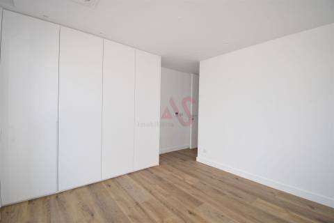 Apartamento T3 NOVO com 2 Varandas espaçosas , 1 Lugar de Garagem, 3 Quartos, em Famões, Odivelas