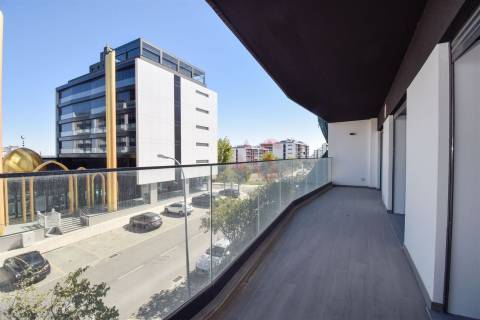 Apartamento T3 NOVO com 2 Varandas espaçosas , 1 Lugar de Garagem, 3 Quartos, em Famões, Odivelas