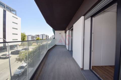 Apartamento T3 NOVO com 2 Varandas espaçosas , 1 Lugar de Garagem, 3 Quartos, em Famões, Odivelas