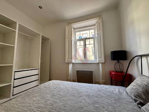 Apartamento T2 para Arrendamento, próximo do metro de Arroios em Lisboa