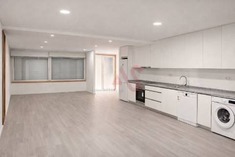 Apartamento T3 Totalmente Remodelado | Em Frente ao Parque Ribeirinho de Tarouca