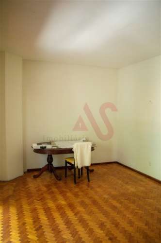 Apartamento T4 + 1 Duplex para Restauro | Foz do Douro | 132 m² |