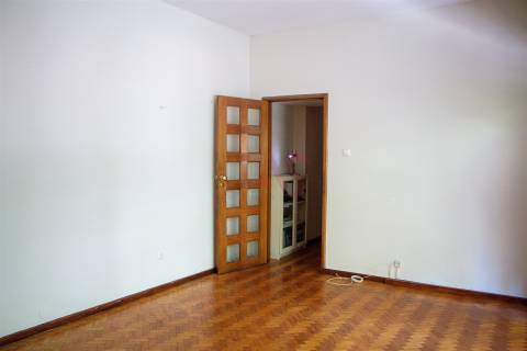 Apartamento T4 + 1 Duplex para Restauro | Foz do Douro | 132 m² |