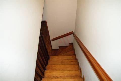 Apartamento T4 + 1 Duplex para Restauro | Foz do Douro | 132 m² |