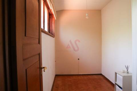 Apartamento T4 + 1 Duplex para Restauro | Foz do Douro | 132 m² |