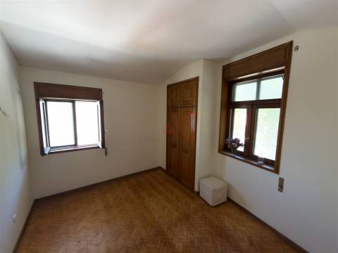 Apartamento T4 + 1 Duplex para Restauro | Foz do Douro | 132 m² |