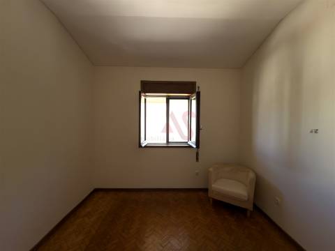 Apartamento T4 + 1 Duplex para Restauro | Foz do Douro | 132 m² |