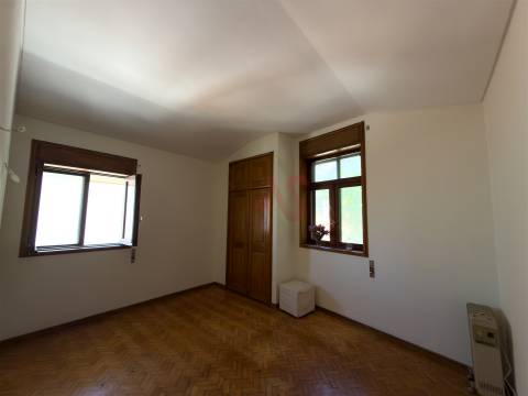 Apartamento T4 + 1 Duplex para Restauro | Foz do Douro | 132 m² |