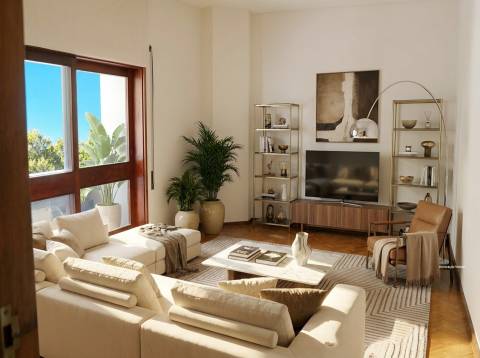 Apartamento T4 + 1 Duplex para Restauro | Foz do Douro | 132 m² |