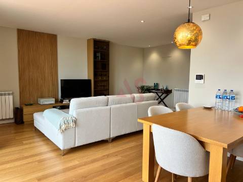Apartamento T2 na Foz do Douro na 2ª linha de praia