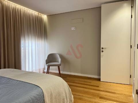Apartamento T2 na Foz do Douro na 2ª linha de praia