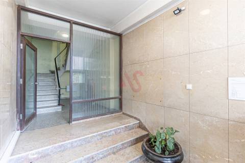 Apartamento T3 Totalmente Renovado em Paranhos, Porto