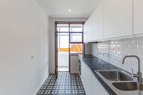 Apartamento T3 Totalmente Renovado em Paranhos, Porto