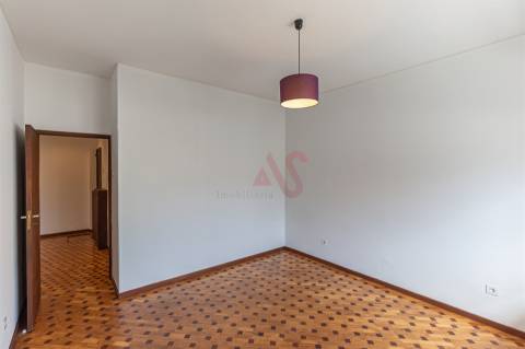 Apartamento T3 Totalmente Renovado em Paranhos, Porto
