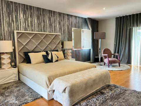 Moradia T3 em Guardizela, Guimarães, com Piscina, Campo de Ténis e 2.700 m² de Terreno