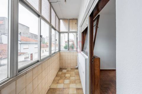 Apartamento T2 em Campanhã | Para remodelar | 215.000€