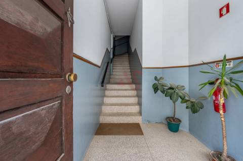 Apartamento T2 em Campanhã | Para remodelar | 215.000€