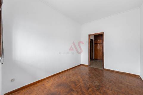 Apartamento T2 em Campanhã | Para remodelar | 215.000€