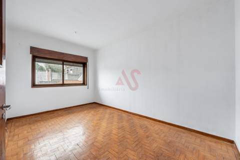 Apartamento T2 em Campanhã | Para remodelar | 215.000€