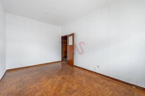 Apartamento T2 em Campanhã | Para remodelar | 215.000€