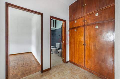 Apartamento T2 em Campanhã | Para remodelar | 215.000€