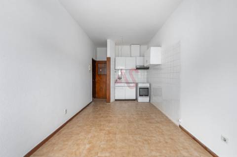 Apartamento T2 em Campanhã | Para remodelar | 215.000€