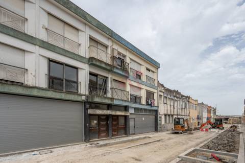 Apartamento T2 em Campanhã | Para remodelar | 215.000€