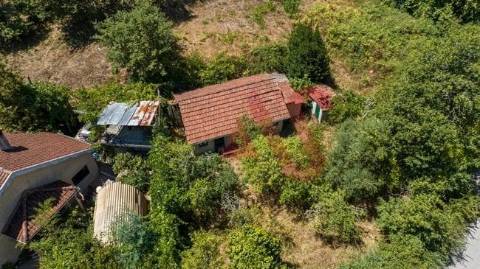 Moradia T2 em Ruína para reconstrução com terreno de 1.008 m² em Celorico de Basto