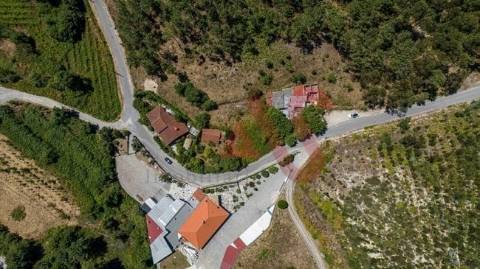Moradia T2 em Ruína para reconstrução com terreno de 1.008 m² em Celorico de Basto