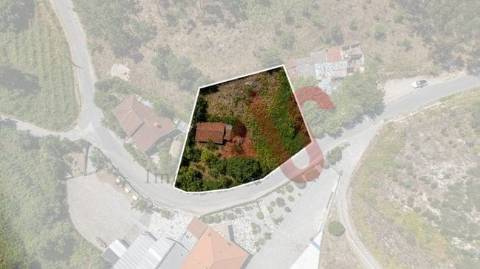 Moradia T2 em Ruína para reconstrução com terreno de 1.008 m² em Celorico de Basto