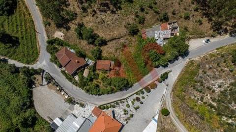 Moradia T2 em Ruína para reconstrução com terreno de 1.008 m² em Celorico de Basto
