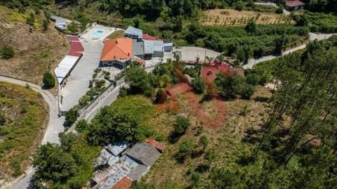 Moradia T2 em Ruína para reconstrução com terreno de 1.008 m² em Celorico de Basto