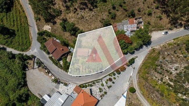 Moradia T2 em Ruína para reconstrução com terreno de 1.008 m² em Celorico de Basto