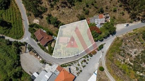 Moradia T2 em Ruína para reconstrução com terreno de 1.008 m² em Celorico de Basto