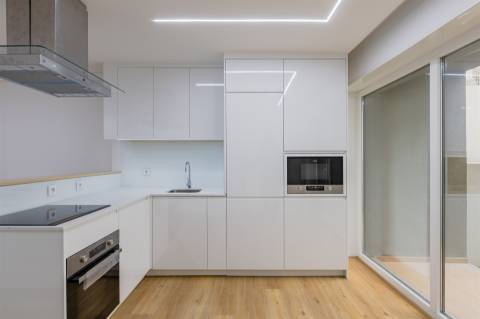 Estúdio/Apartamento TO Dúplex com Varanda/Jardim Privativo de 12.95m2 | Centro da Baixa do Porto